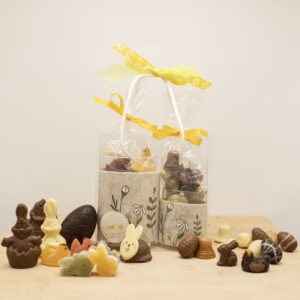Setje windlichtjes gevuld met chocolade en confisserie